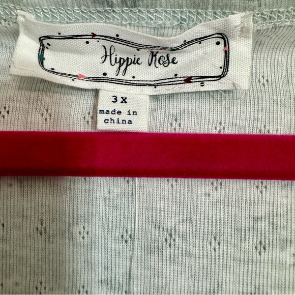 NWT. Hippie Rose Trendy Plus Size Printed Henley Neck Top Juniors 3X Sage Ditsy. - Picture 3 of 14